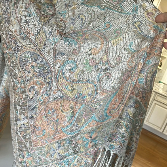 Women’s Beautiful Wrap/Scarf with Fringe - Picture 5 of 7